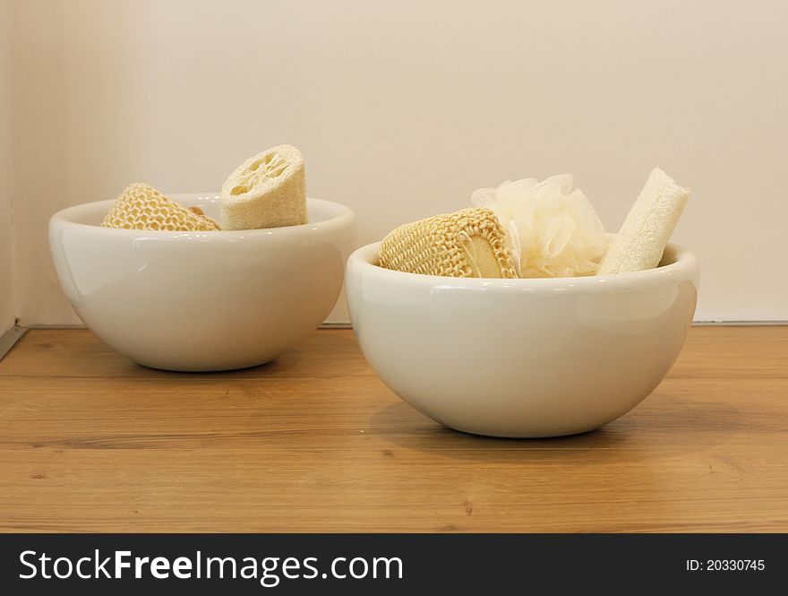 Sponges in the bowl in the bathroom