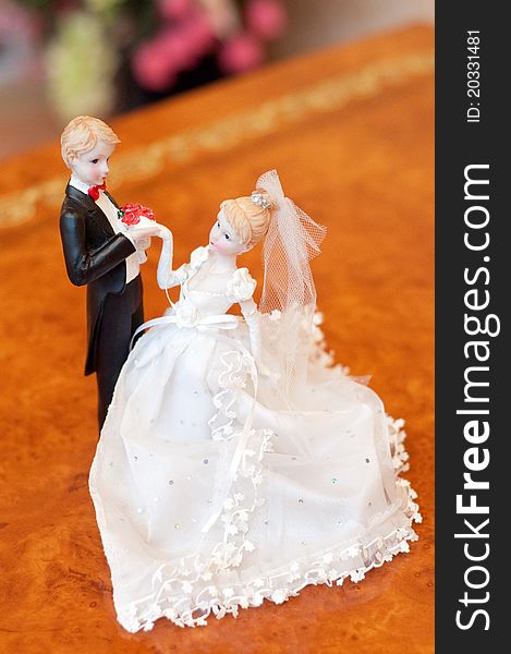 Beautifil bride and groom figures