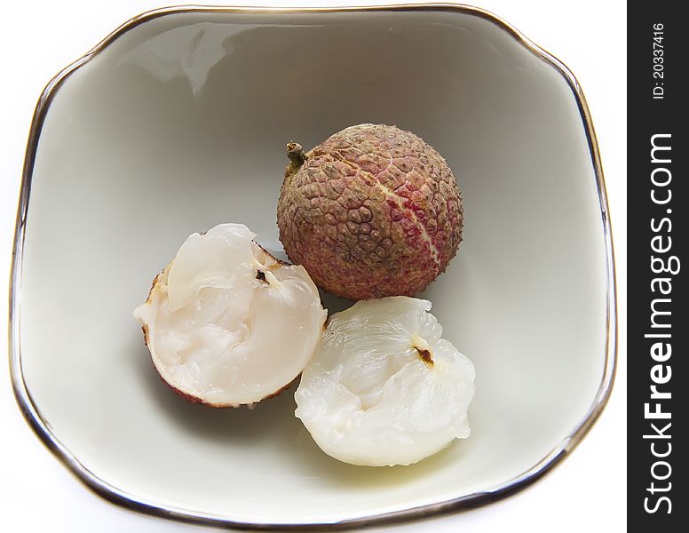 Seedless Litchi chinensis is a new species of lycheesã€‚This kind of litchi, smooth, sweet taste, more waterã€‚The lychee than normal mature litchi, make people very like a lycheeã€‚