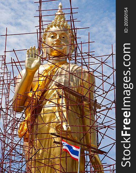 Rebuilding the Buddha statue at Wat Tha Kham winter.