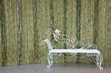 Bamboo Wall And White Bench Royalty Free Stock Images Bamboo Wall And White Bench Royalty Free Stock Images