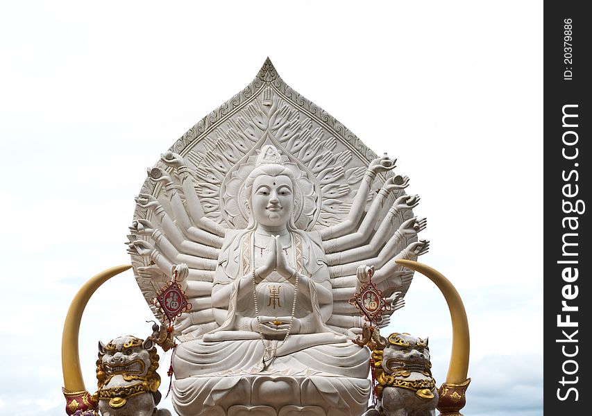Guan yin buddha statue