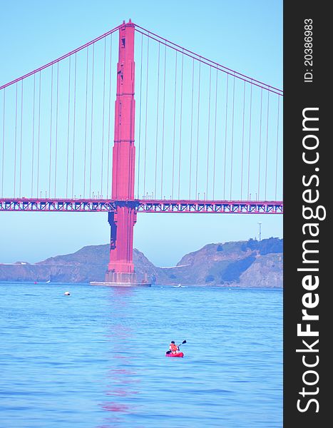 Golden Gate Bridge in a clear blue sky