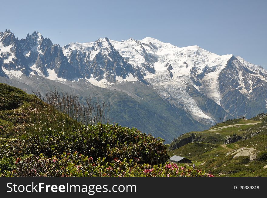 Views of the mountains on the routes around Mount Blanc