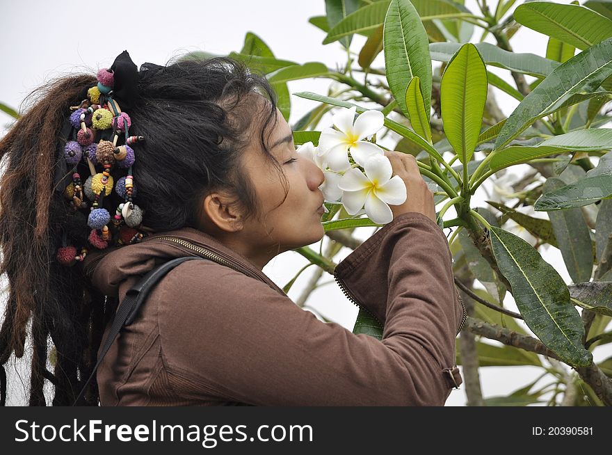 Asian women dreadlock hair, skin, instead of a comfortable posture. Asian women dreadlock hair, skin, instead of a comfortable posture.