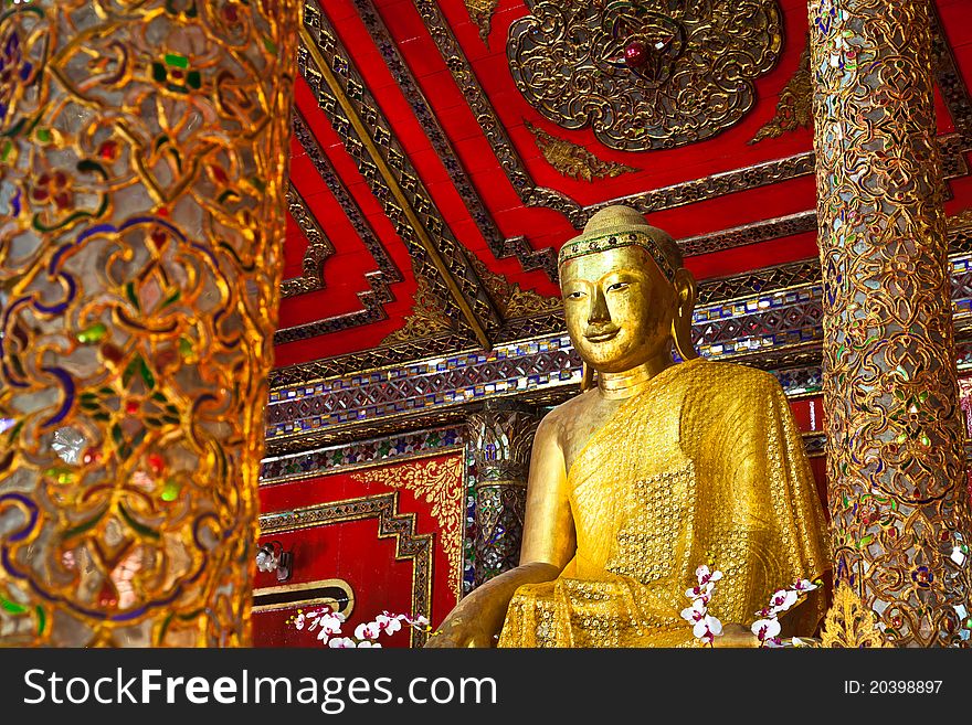 Here is the main Burmese Buddha statue of Wat Sri Rong Muang. This wat is located towards the west of Lampang at No 80 Toa Kraw Noi Road with its rear backing onto the Wang River. After the village where the Burmese craftsmen who constructed the temple lived. The temple was founded in 1900 and the vihara constructed between 1905-1912. Here is the main Burmese Buddha statue of Wat Sri Rong Muang. This wat is located towards the west of Lampang at No 80 Toa Kraw Noi Road with its rear backing onto the Wang River. After the village where the Burmese craftsmen who constructed the temple lived. The temple was founded in 1900 and the vihara constructed between 1905-1912.