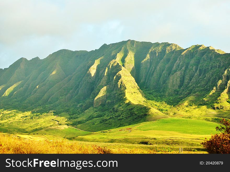 A line of mountains located in Hawaii. A line of mountains located in Hawaii.