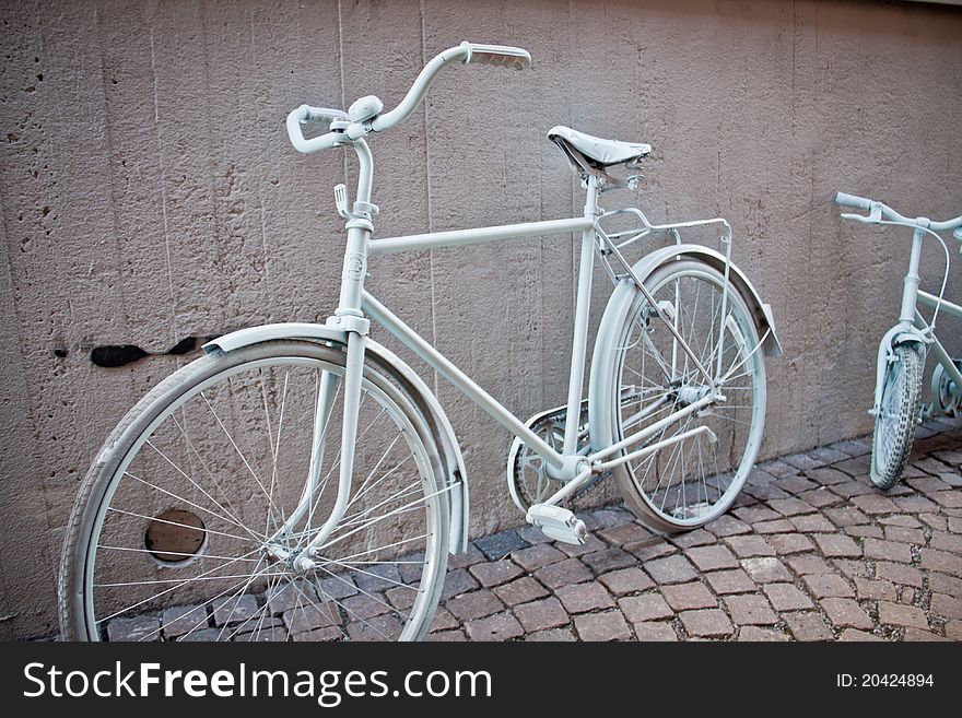 A bicycle standing next to a wall