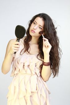 Beautiful Woman Applying Blusher Royalty Free Stock Image Beautiful Woman Applying Blusher Royalty Free Stock Image