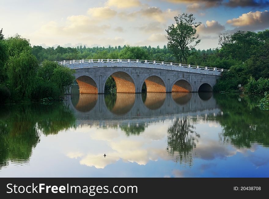 Arch bridge