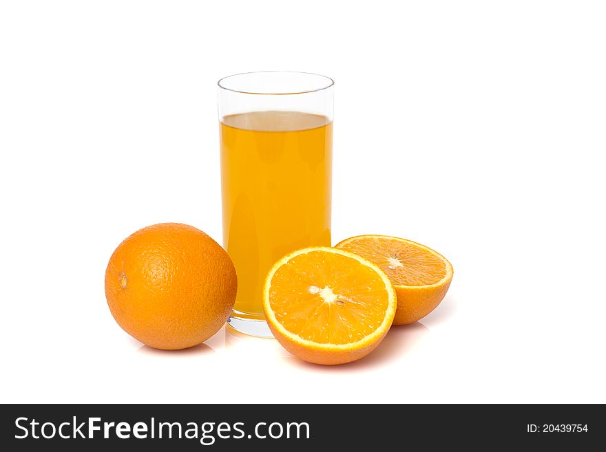 Orange juice and slices of orange
