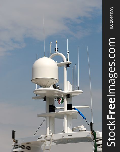 Radar equipment of a yacht