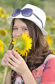 Beauty Teen Girl And Sunflowers Royalty Free Stock Photos Beauty Teen Girl And Sunflowers Royalty Free Stock Photos