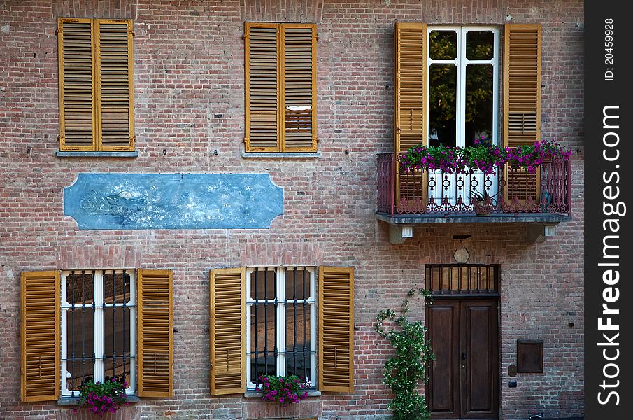 Front of Italian house.