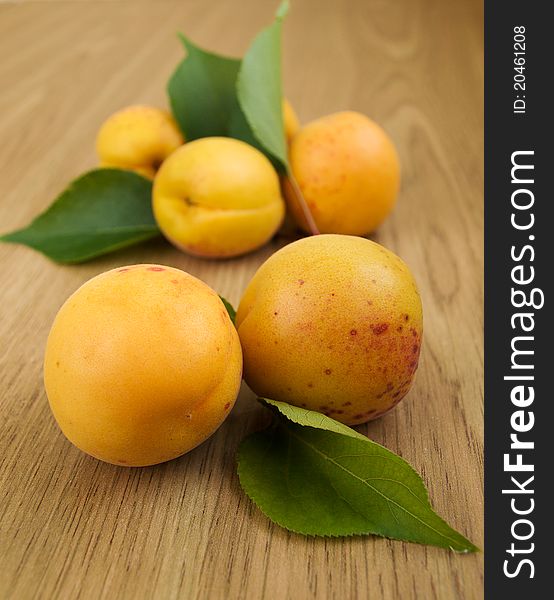 Apricots with leaves on the table