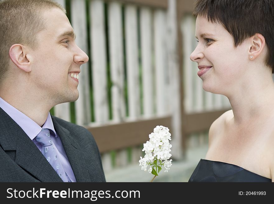 Portrait of young couple next to the fence