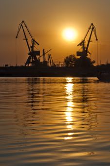 Sunset Cranes Royalty Free Stock Images Sunset Cranes Royalty Free Stock Images