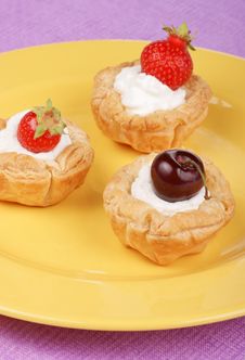Small Fruit Tarts Royalty Free Stock Images Small Fruit Tarts Royalty Free Stock Images
