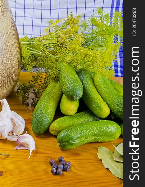 Polish Garlic Cucumbers (ingredients)