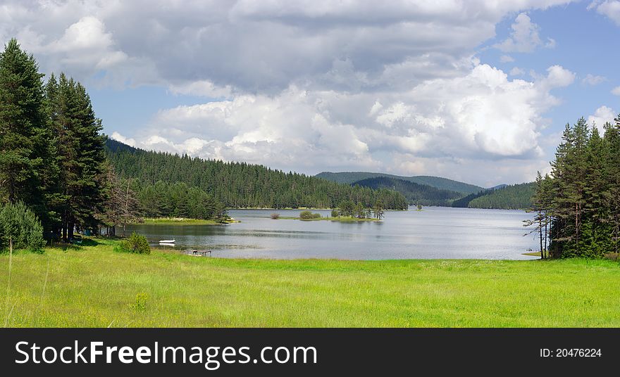 Landscape whit lake in mountain