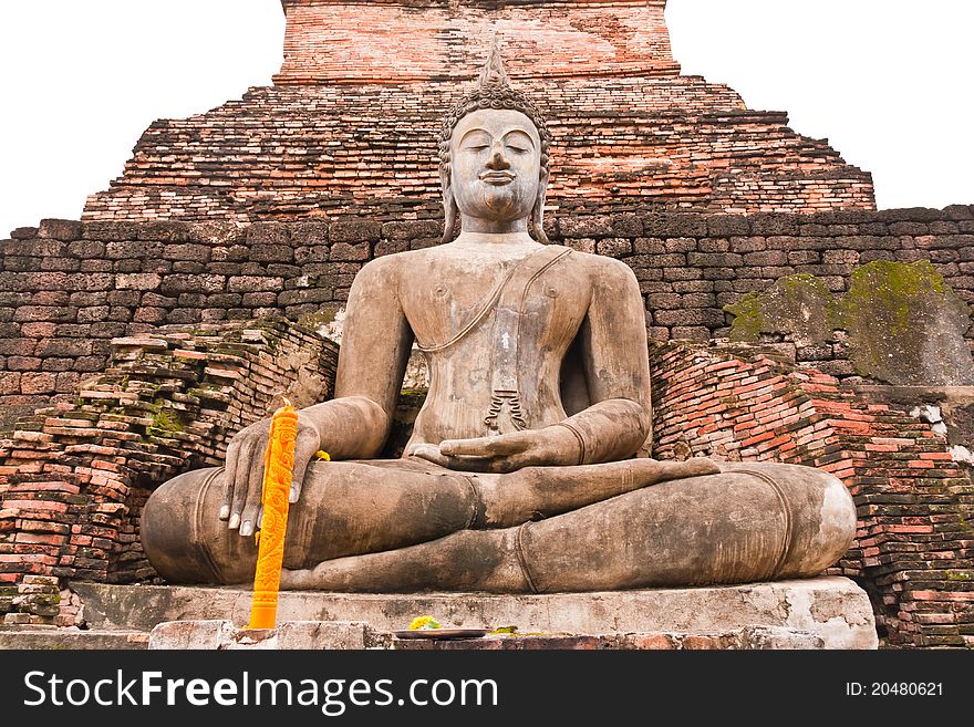 Buddha statue in front of pagoda