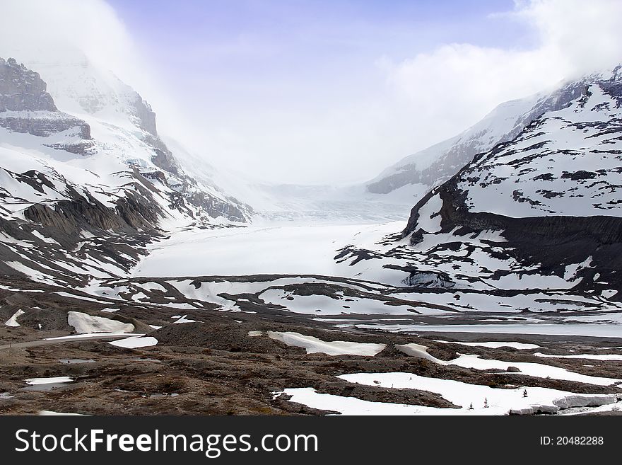 Snow-covered columbia icefield, jasper national park, alberta, canada