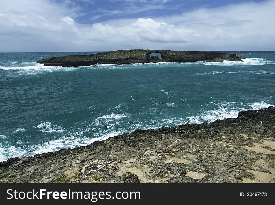 Locally known as 'the hole in the rock', a sea arch on the North Shore of Oahu, Hawaii