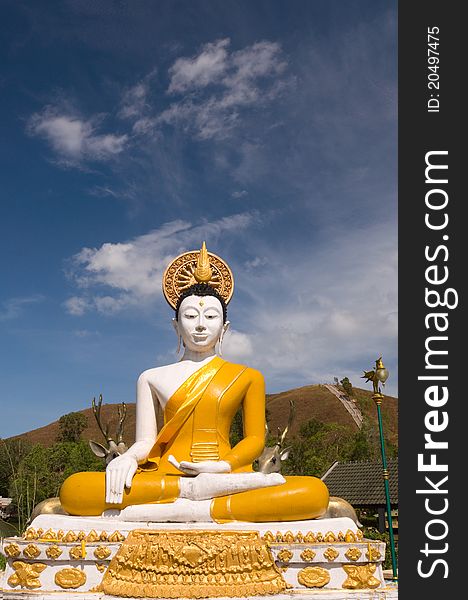 Image buddha statue with blue sky
