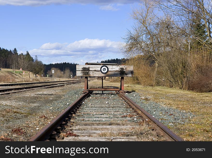 A photo of the end of a railway line (symbolic). A photo of the end of a railway line (symbolic)