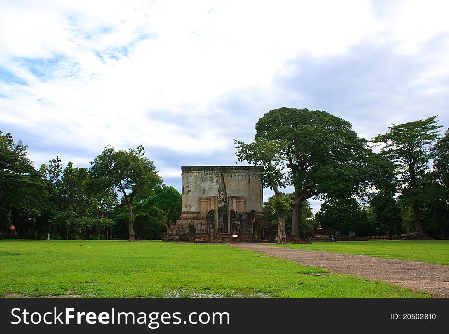 Wat Si Chum temple at Sukhothai Historical Park, Thailand. Wat Si Chum temple at Sukhothai Historical Park, Thailand