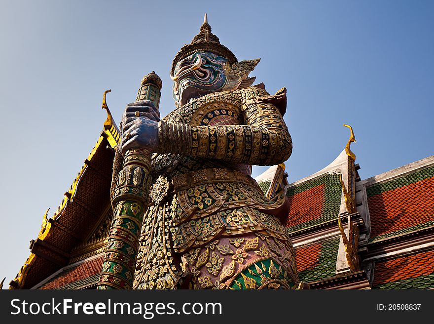 Thai Giant Statue in Wat Phra Keaw