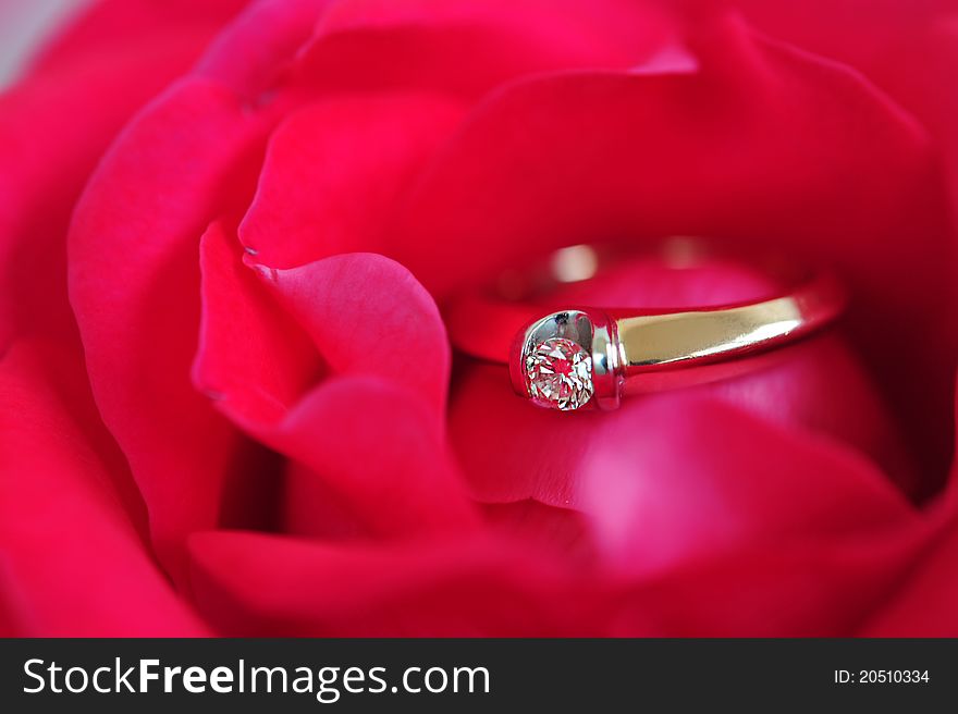 Gold ring with a diamond in the red rose