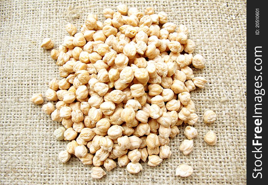 Pile of chickpeas on a jute background.