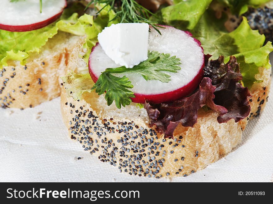 Sandwich from white bread, Salad leaves, radish, brynza