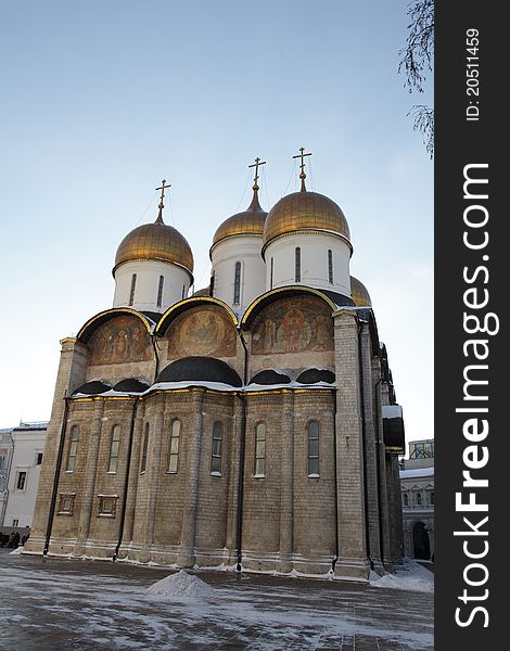 Form of Uspenski cathedral in the Moscow Kremlin