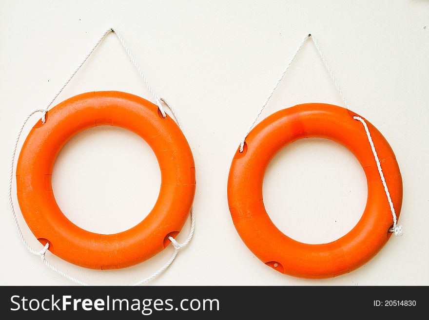 The twin orange swimming tool