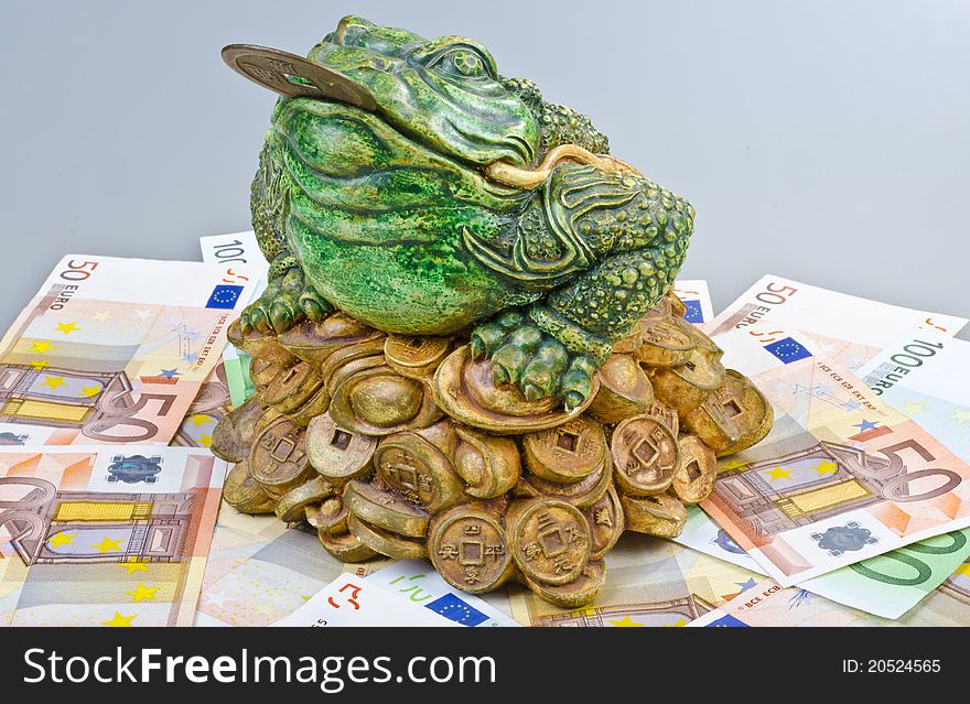 Chinese Luck frog with euro of notes and coin