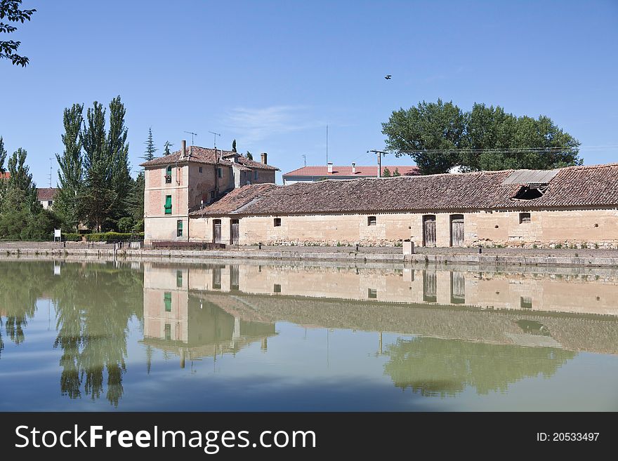 Old buildings in the Canal de Castilla y Leï¿½n, Spain