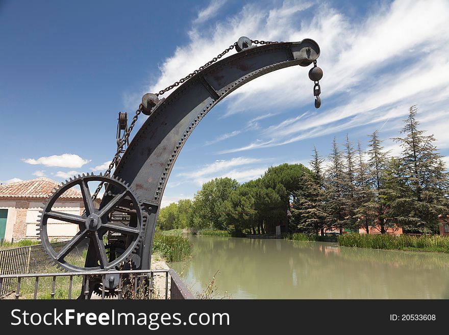 Old crane load on the Canal de Castilla y Leï¿½n