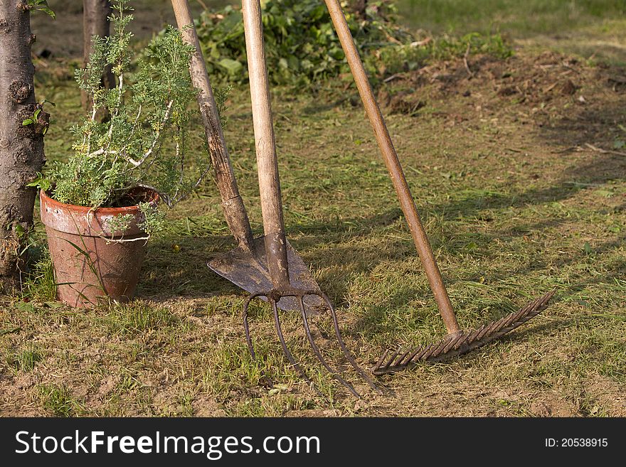 Rake and hoe work tools