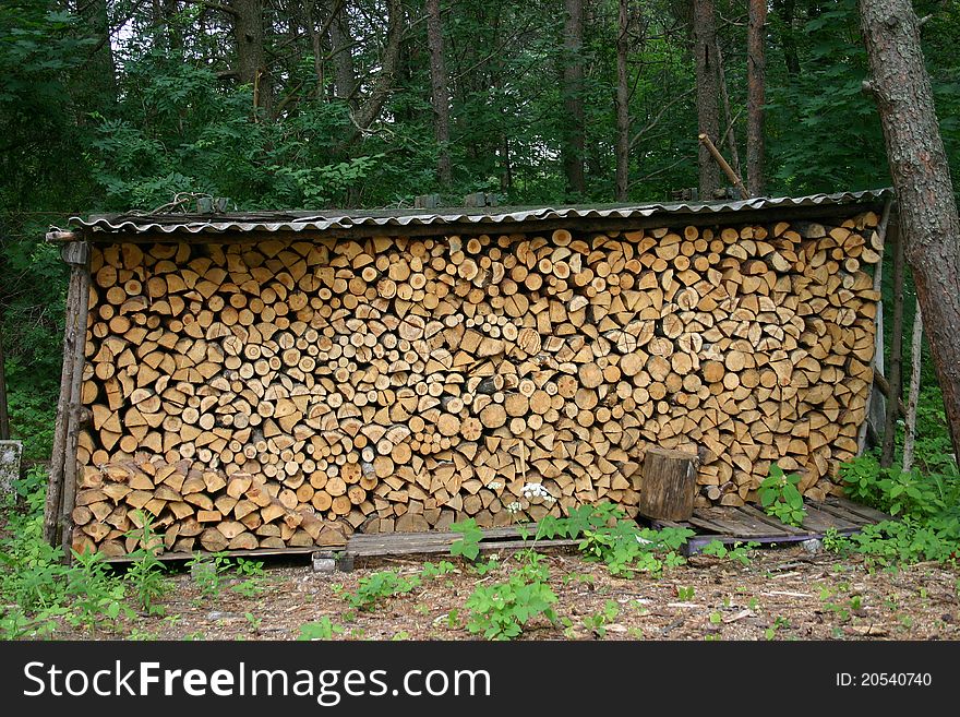 Firewood combined under a roof