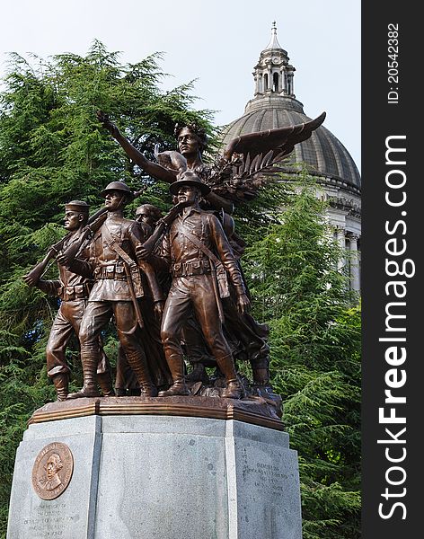 Statue and dome at the Washington state capitol