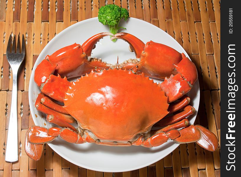 This is a dish of delicious crab, rosy and, green broccoli ornament on it. This is a dish of delicious crab, rosy and, green broccoli ornament on it.