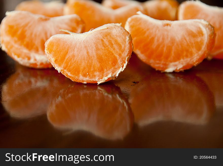 Orange segments Ð¾n the wood table