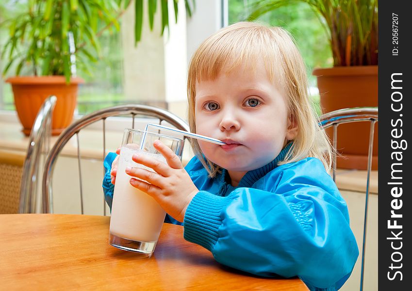 Girl in the cafe