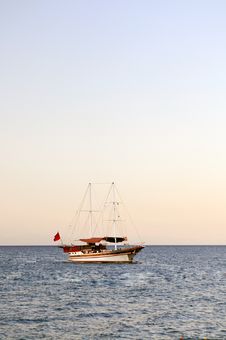 Yacht At Sunset Royalty Free Stock Images
