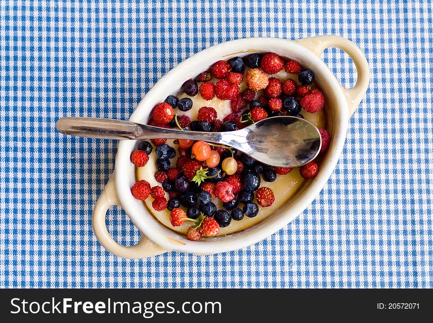 Cheesecake with fruits