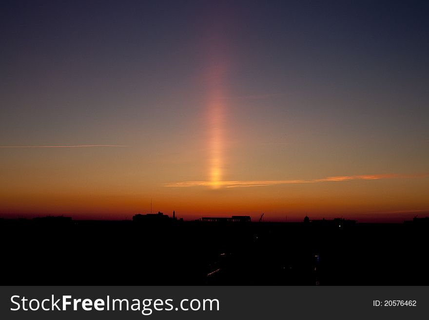 Ray sets in the evening sky, skyline