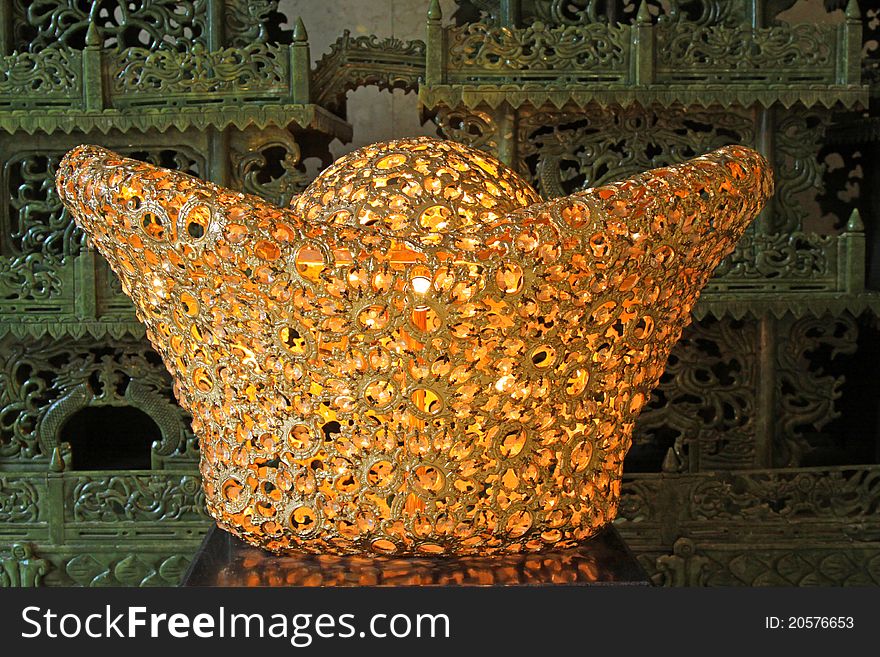 Sculpture of gold modelling, Chinese traditional symbol of wealth