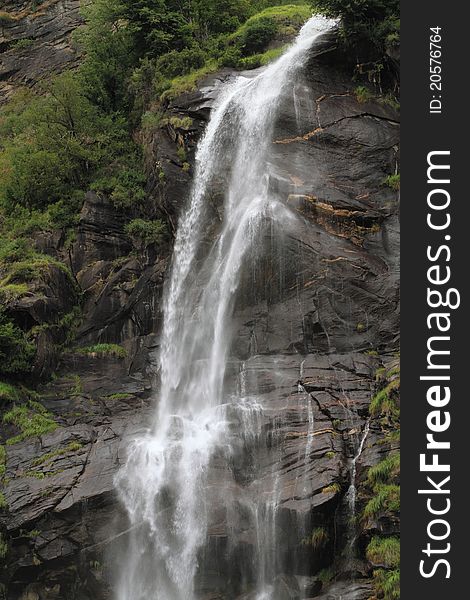 Waterfalls in tha Alps (Italy-Acqua Fraggia)